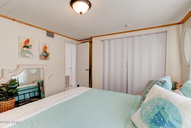 bedroom with visible vents and crown molding