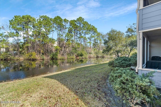 view of yard featuring a water view