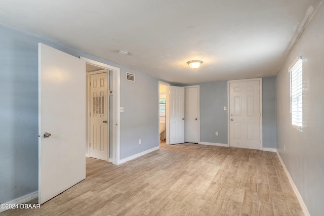 unfurnished room with light hardwood / wood-style floors