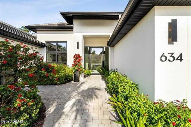 634 Woodbridge Dr, Ormond Beach, FL 32174 - doorway to property with stucco siding