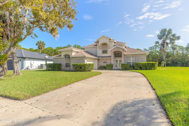 view of front of property featuring a front lawn