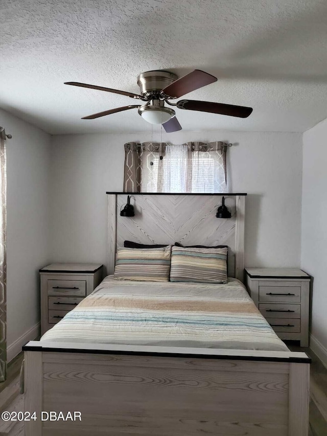 unfurnished bedroom featuring a textured ceiling and ceiling fan