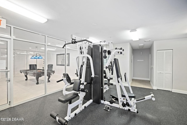 exercise room featuring baseboards