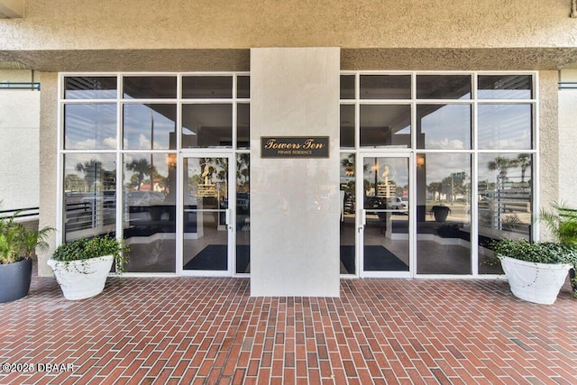 entrance to property with stucco siding