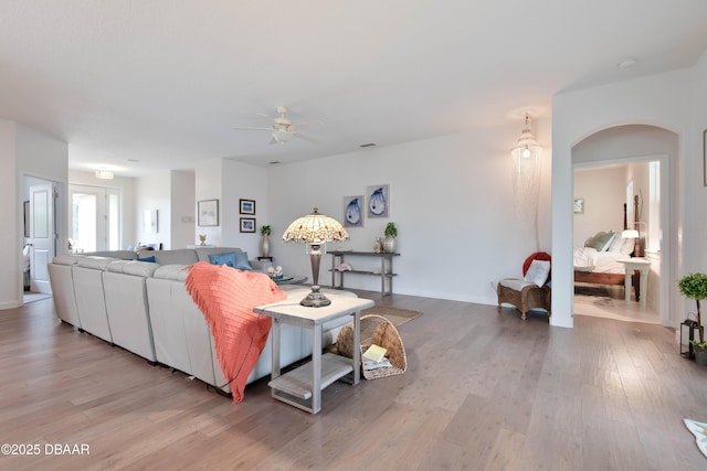 living room featuring light hardwood / wood-style floors and ceiling fan