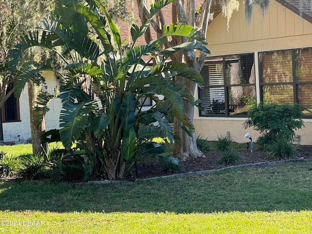 view of side of property featuring a yard