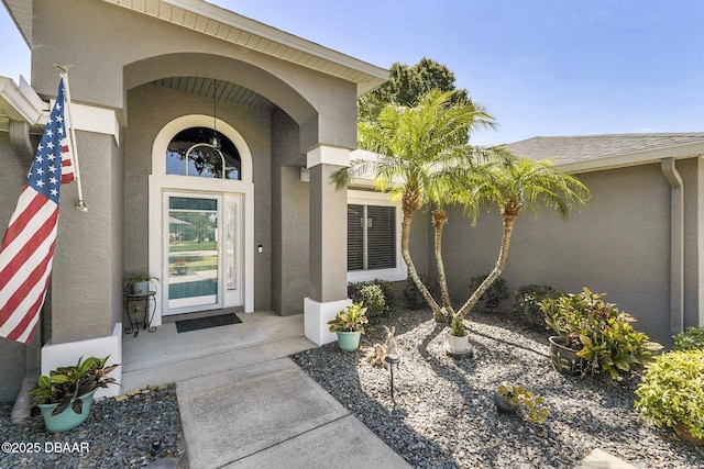 view of exterior entry featuring stucco siding