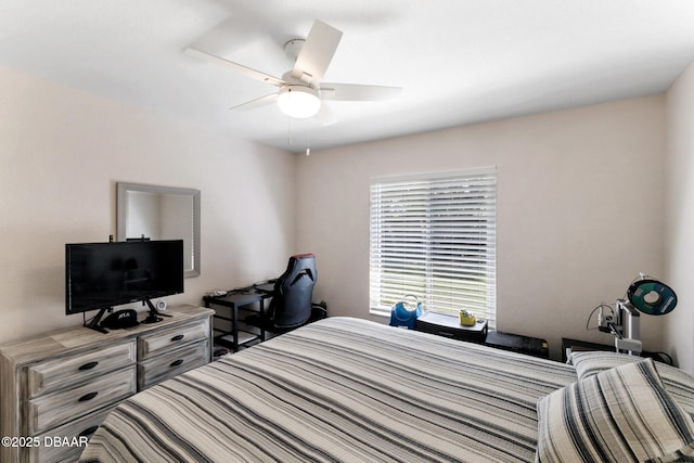 bedroom with ceiling fan