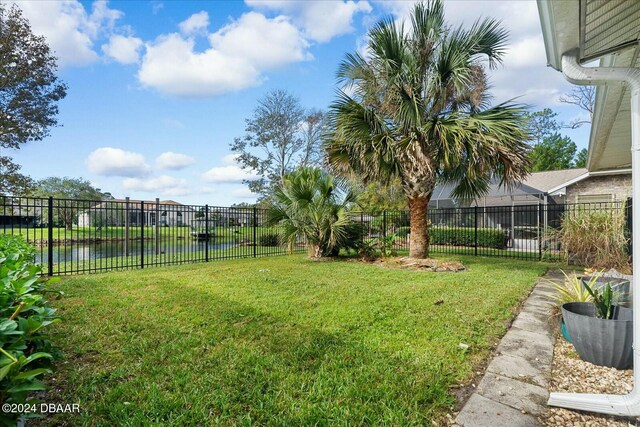 view of yard featuring a water view