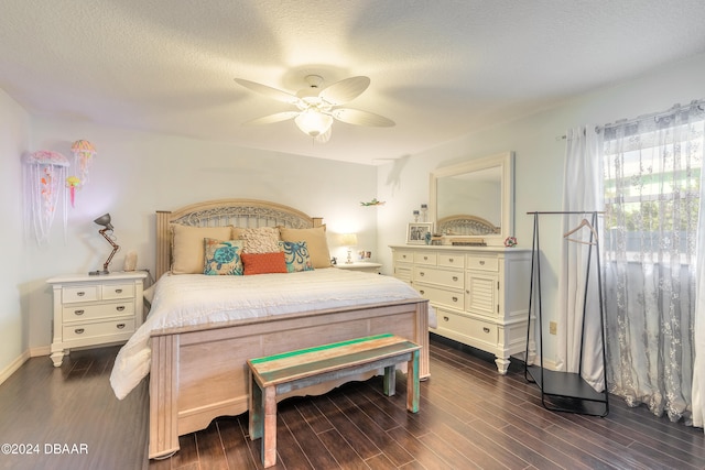 bedroom featuring a textured ceiling, dark hardwood / wood-style floors, and ceiling fan