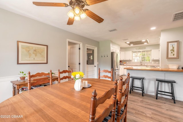dining room with visible vents, recessed lighting, ceiling fan, and light wood-type flooring