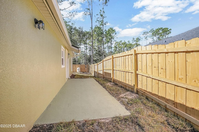 view of yard with a patio