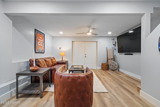 living room featuring light hardwood / wood-style floors and ceiling fan