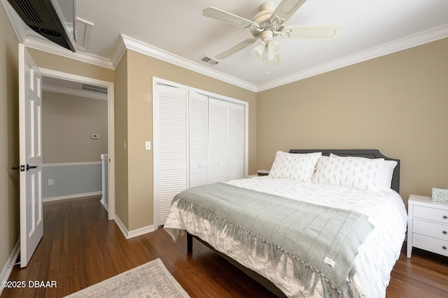 bedroom featuring crown molding, ceiling fan, dark hardwood / wood-style flooring, and a closet