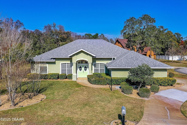 ranch-style house featuring a front yard