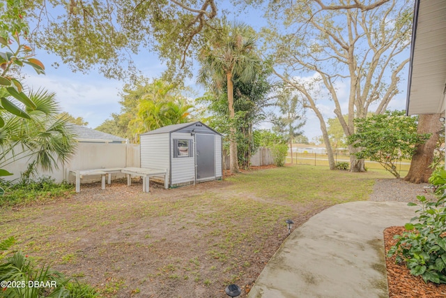 view of yard featuring a storage unit