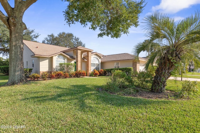 ranch-style home featuring a front lawn