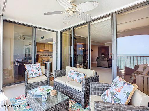 sunroom / solarium featuring ceiling fan