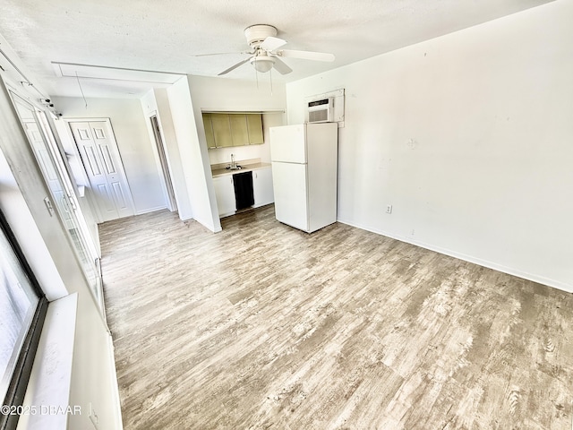 929 Derbyshire Rd, Daytona Beach, FL 32117 - photo 17