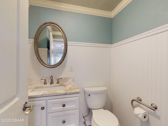 46 Reynolds Ave, Ormond Beach, FL 32174 - bathroom featuring toilet, vanity, wainscoting, and crown molding