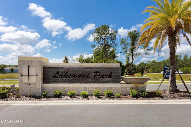 view of community / neighborhood sign