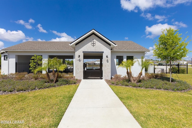 view of front of property featuring a front yard