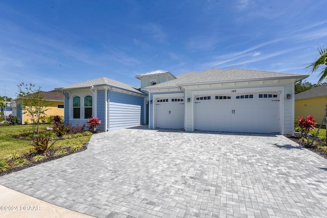 view of front facade featuring a garage