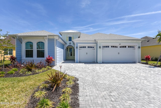 view of front of property featuring a front lawn and a garage