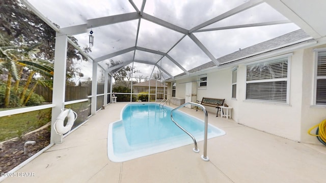 view of swimming pool with a lanai, a patio area, fence, and a fenced in pool