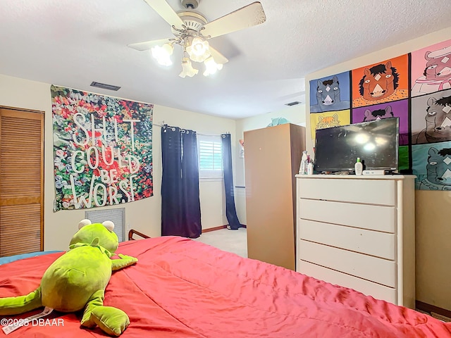 bedroom featuring ceiling fan, a closet, and a textured ceiling