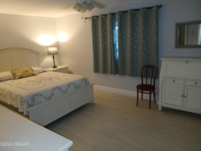 bedroom featuring ceiling fan