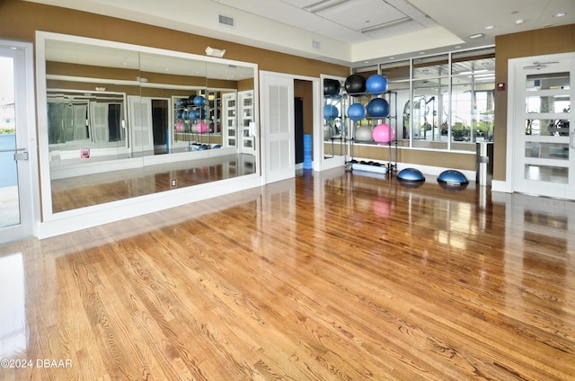 exercise area with hardwood / wood-style flooring