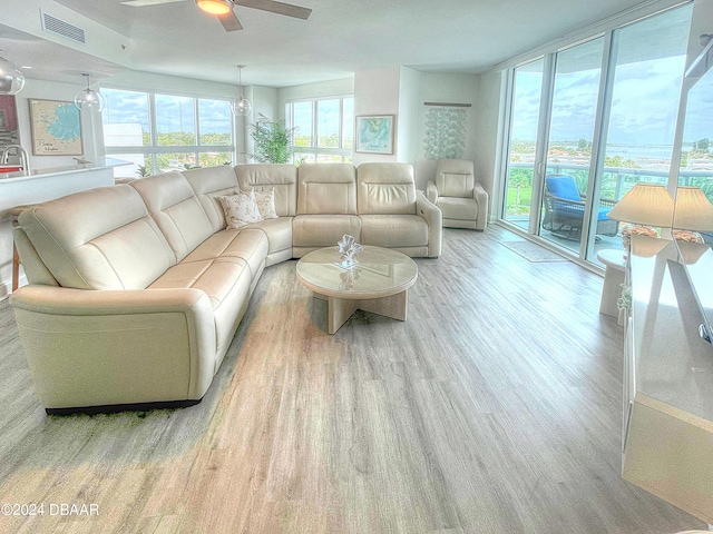 sunroom with ceiling fan