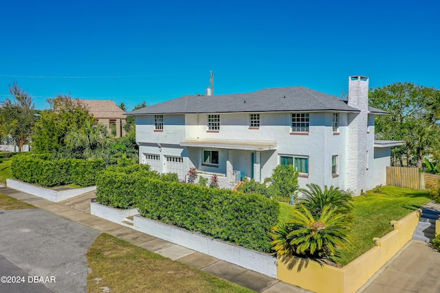 view of front of house featuring a front yard and a garage