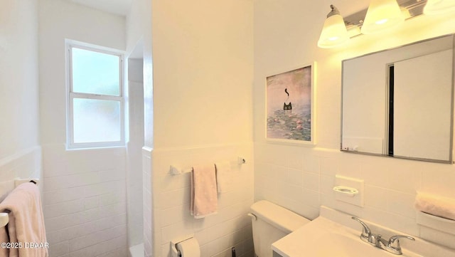 119 Rogers Park Dr, Ormond Beach, FL 32174 - full bathroom with tile walls, toilet, a shower with curtain, vanity, and wainscoting