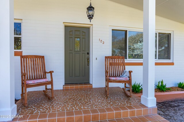 entrance to property featuring a porch