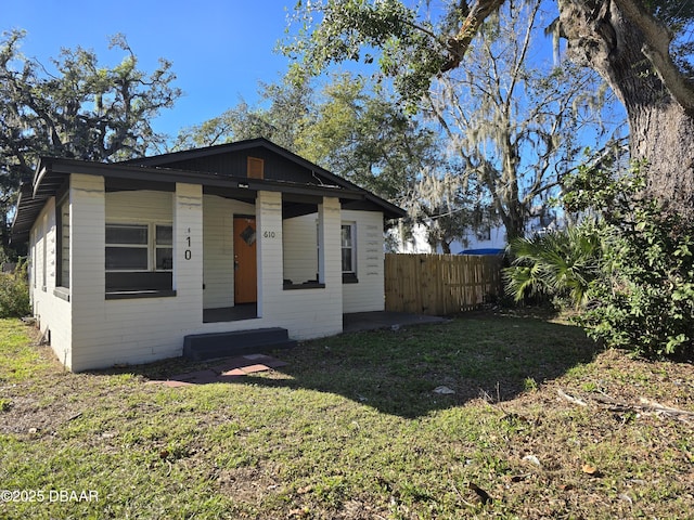 bungalow-style house with a front yard