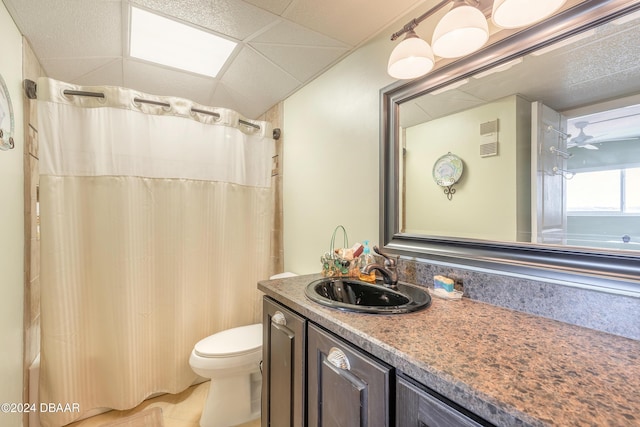 full bath with vanity, a shower with curtain, toilet, and visible vents