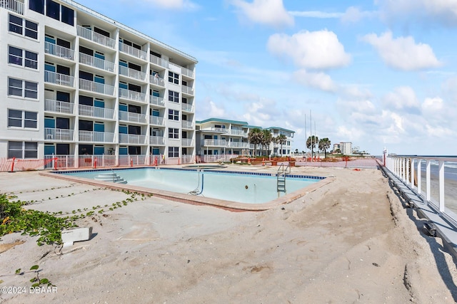 view of swimming pool