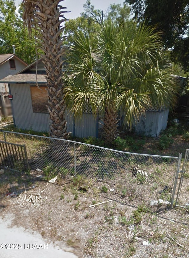 Listing photo 3 for 551 Spruce St, Daytona Beach FL 32114