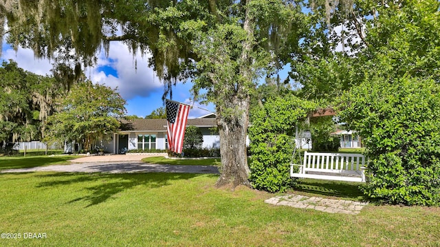 view of front of home featuring a front lawn