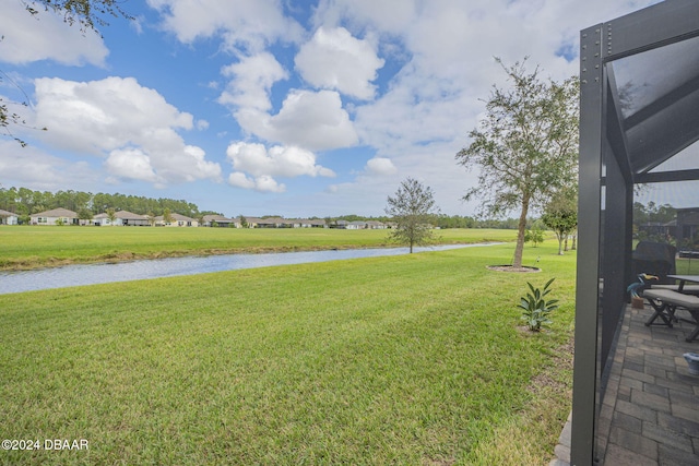 view of yard featuring a water view