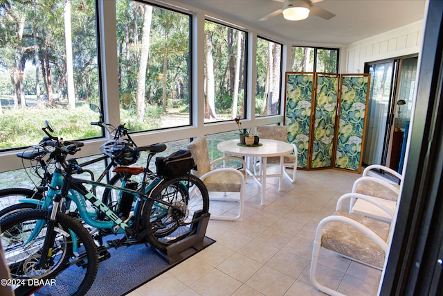 sunroom / solarium featuring ceiling fan