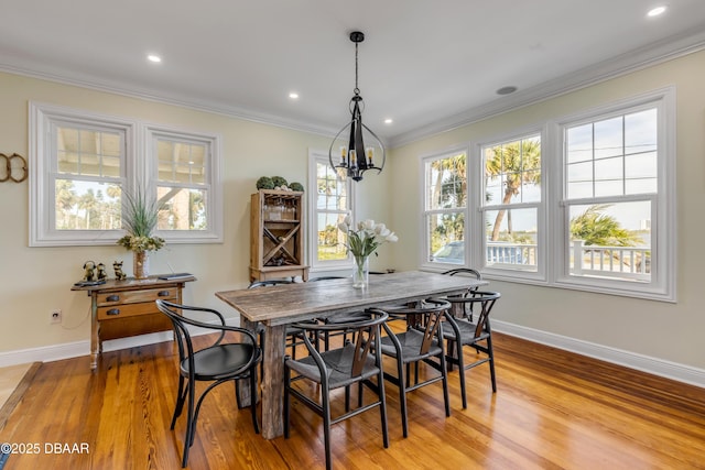 dining area with light wood-style floors, baseboards, ornamental molding, and recessed lighting