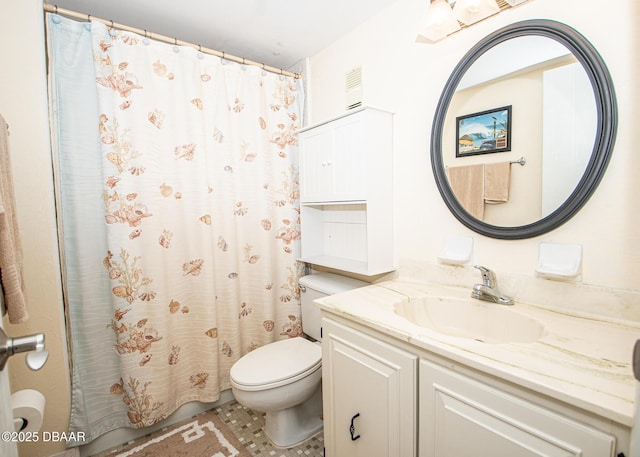 bathroom featuring a shower with curtain, vanity, and toilet