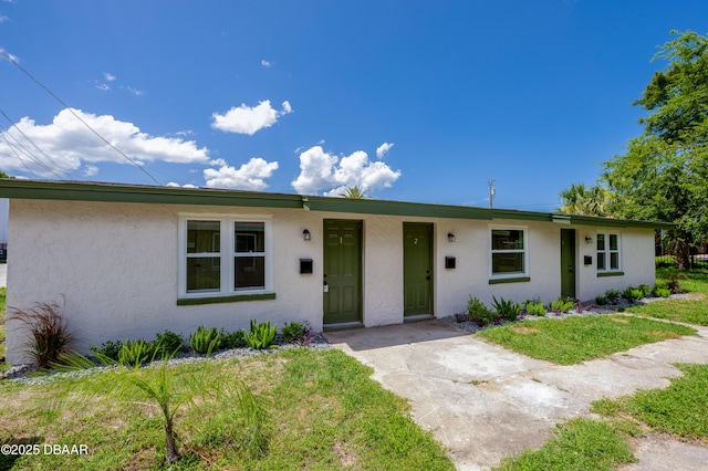 259 Jefferson St, Daytona Beach, FL 32114 - single story home with stucco siding and a front yard