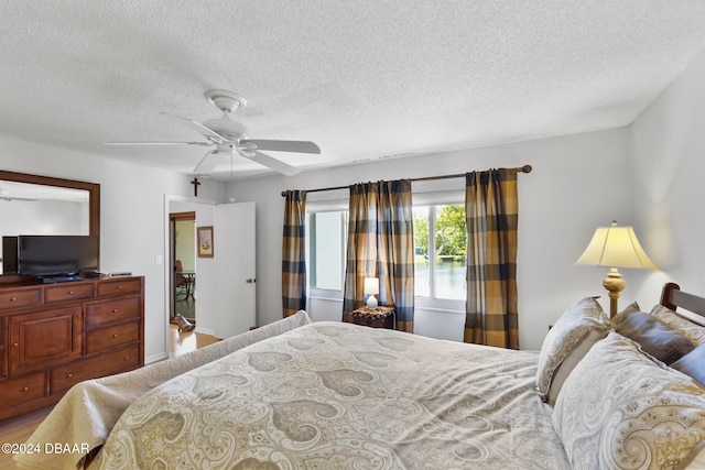 bedroom featuring a textured ceiling and ceiling fan