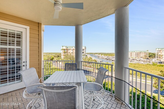 balcony featuring ceiling fan