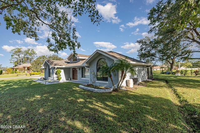 view of front of property with a front yard