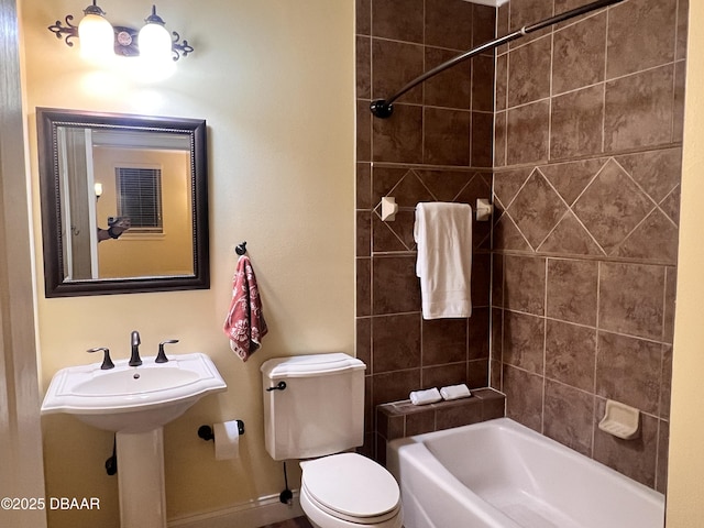 full bathroom with baseboards, shower / bathing tub combination, and toilet